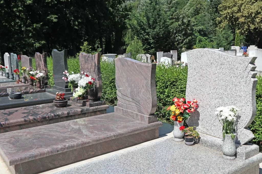 Monuments funéraires ( pose et entretien )