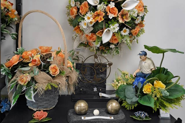Articles funéraires ( plaques, fleurs, inters, et autres )